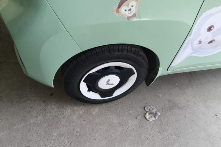 Used Wuling Hongguang MINIEV 2021 Macaron Fashion Edition Lithium-Ion Battery Left Front Wheel Hub