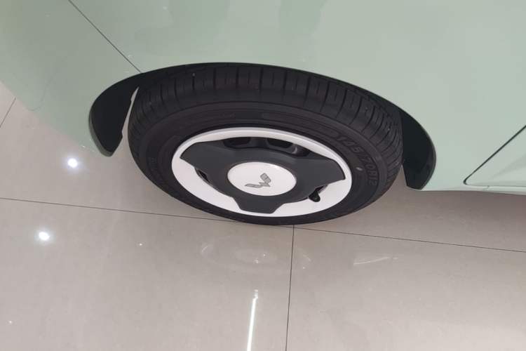 Used Wuling Hongguang MINIEV 2021 Macaron Premium Model – Lithium Iron Phosphate Left Front Wheel Hub