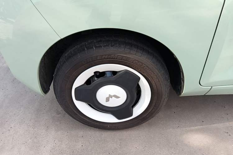 Used Wuling Hongguang MINIEV 2021 Macaron Fashion Model Lithium Iron Phosphate Left Front Wheel Hub