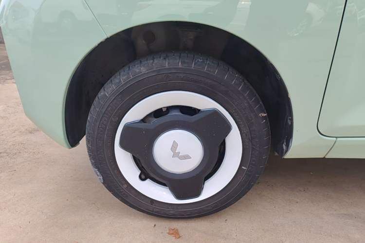 Used Wuling Hongguang MINIEV 2021 Macaron Fashion Model Lithium Iron Phosphate Left Front Wheel Hub