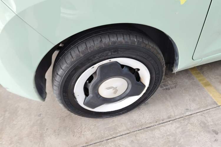 Used Wuling Hongguang MINIEV 2021 Macaron Fashion Model Lithium Iron Phosphate Left Front Wheel Hub