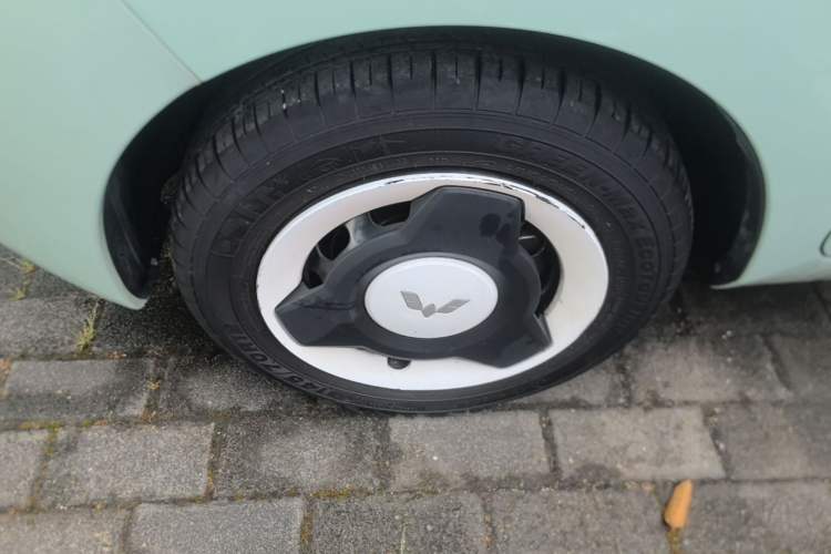 Used Wuling Hongguang MINIEV 2021 Macaron Premium Model – Lithium-NMC Left Front Wheel Hub