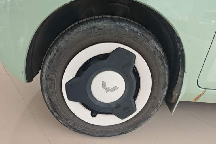 Used Wuling Hongguang MINIEV 2021 Macaron Fashion Edition Lithium-Ion Battery Left Front Wheel Hub