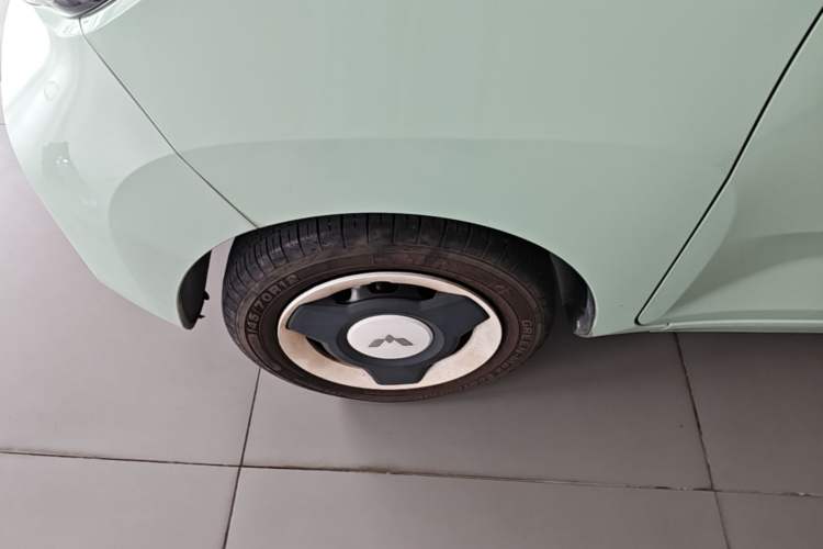Used Wuling Hongguang MINIEV 2021 Macaron Fashion Model Lithium Iron Phosphate Left Front Wheel Hub