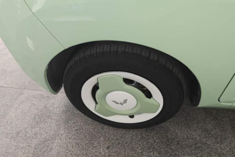 Used Wuling Hongguang MINIEV 2021 Macaron Premium Model – Lithium Iron Phosphate Left Front Wheel Hub