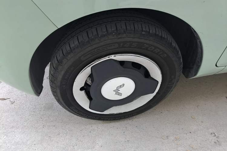 Used Wuling Hongguang MINIEV 2021 Macaron Fashion Model Lithium Iron Phosphate Left Front Wheel Hub