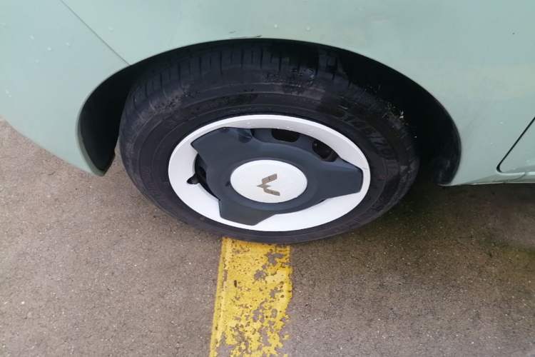 Used Wuling Hongguang MINIEV 2021 Macaron Fashion Model Lithium Iron Phosphate Left Front Wheel Hub