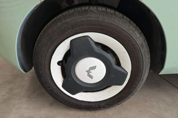 Used Wuling Hongguang MINIEV 2021 Macaron Premium Model – Lithium-NMC Left Front Wheel Hub