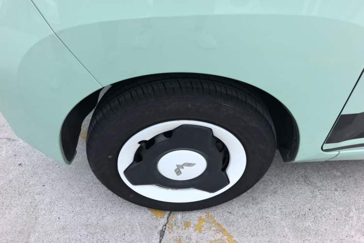 Used Wuling Hongguang MINIEV 2021 Macaron Fashion Model Lithium Iron Phosphate Left Front Wheel Hub