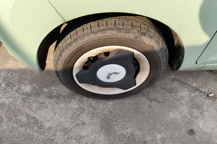 Used Wuling Hongguang MINIEV 2021 Macaron Fashion Model Lithium Iron Phosphate Left Front Wheel Hub