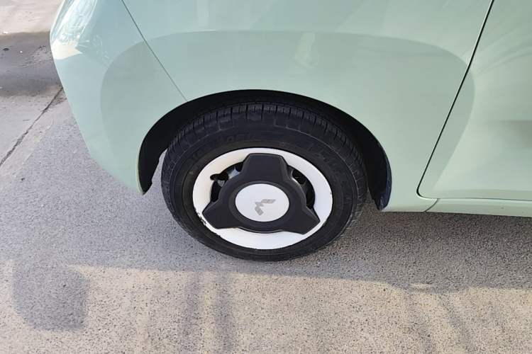 Used Wuling Hongguang MINIEV 2021 Macaron Fashion Model Lithium Iron Phosphate Left Front Wheel Hub