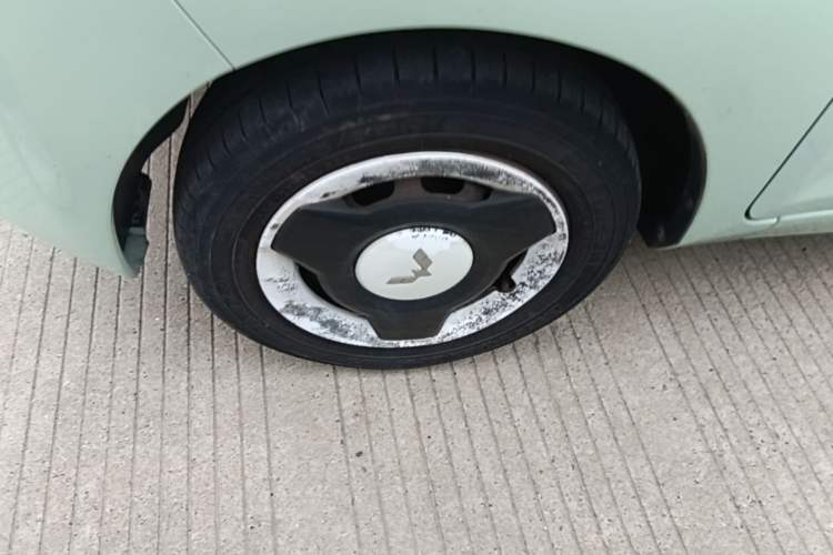 Used Wuling Hongguang MINIEV 2021 Macaron Fashion Edition Lithium-Ion Battery Left Front Wheel Hub