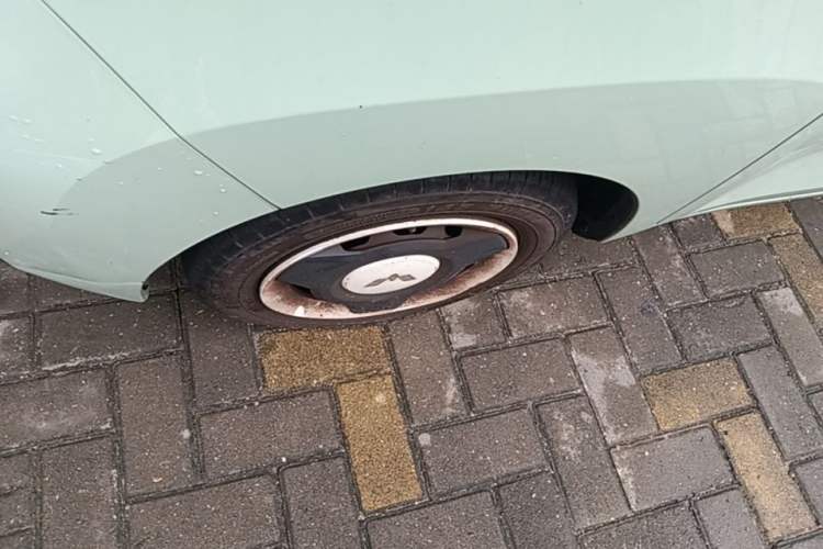 Used Wuling Hongguang MINIEV 2021 Macaron Fashion Model Lithium Iron Phosphate Left Front Wheel Hub