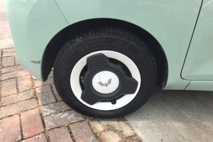 Used Wuling Hongguang MINIEV 2021 Macaron Premium Model – Lithium Iron Phosphate Left Front Wheel Hub