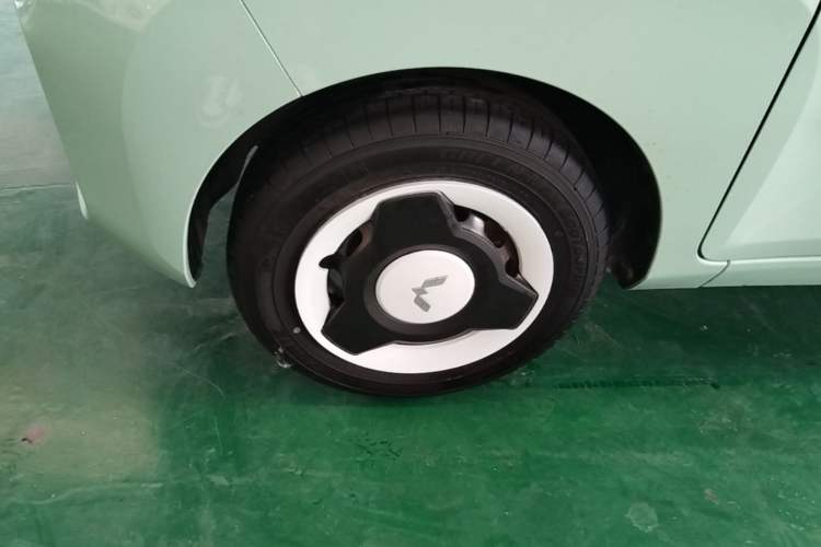 Used Wuling Hongguang MINIEV 2021 Macaron Premium Model – Lithium Iron Phosphate Left Front Wheel Hub