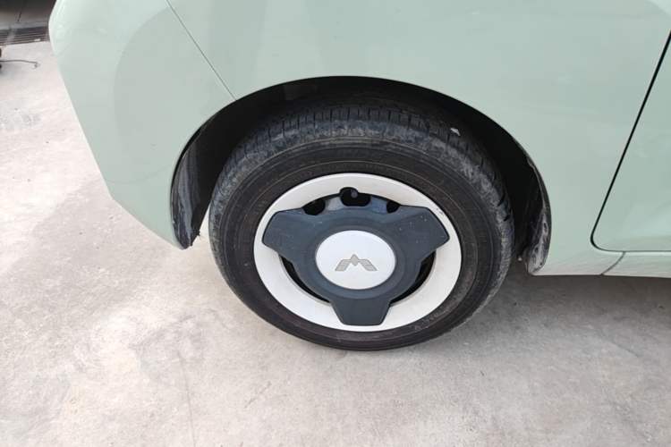Used Wuling Hongguang MINIEV 2021 Macaron Premium Model – Lithium Iron Phosphate Left Front Wheel Hub