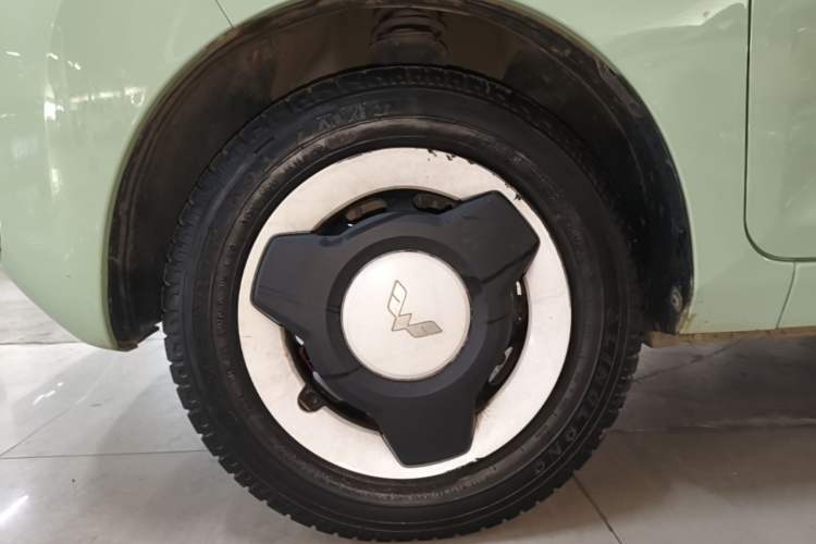 Used Wuling Hongguang MINIEV 2021 Macaron Fashion Model Lithium Iron Phosphate Left Front Wheel Hub