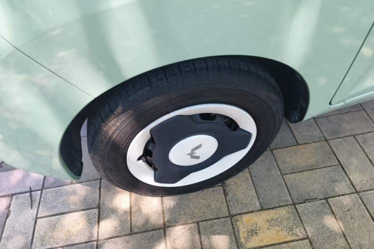 Used Wuling Hongguang MINIEV 2021 Macaron Premium Model – Lithium Iron Phosphate Left Front Wheel Hub