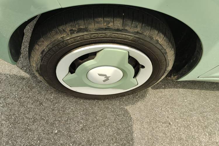 Used Wuling Hongguang MINIEV 2021 Macaron Premium Model – Lithium Iron Phosphate Left Front Wheel Hub