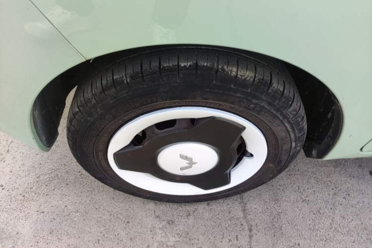 Used Wuling Hongguang MINIEV 2021 Macaron Premium Model – Lithium Iron Phosphate Left Front Wheel Hub