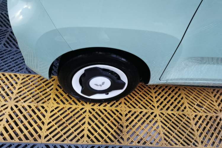 Used Wuling Hongguang MINIEV 2021 Macaron Premium Model – Lithium-NMC Left Front Wheel Hub