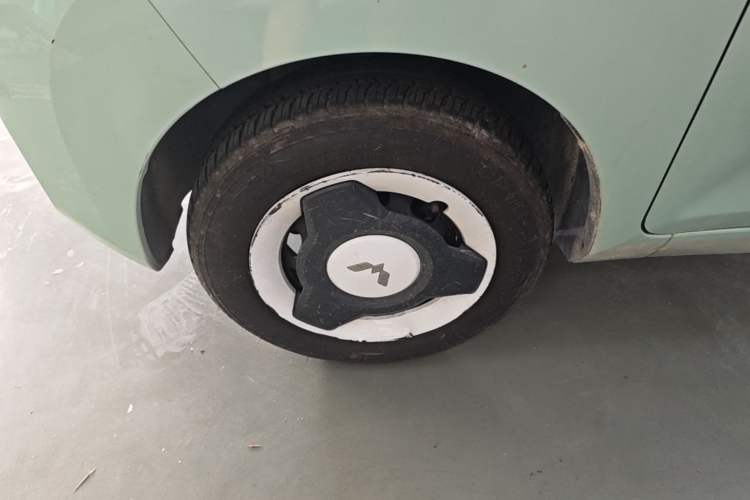 Used Wuling Hongguang MINIEV 2021 Macaron Premium Model – Lithium Iron Phosphate Left Front Wheel Hub