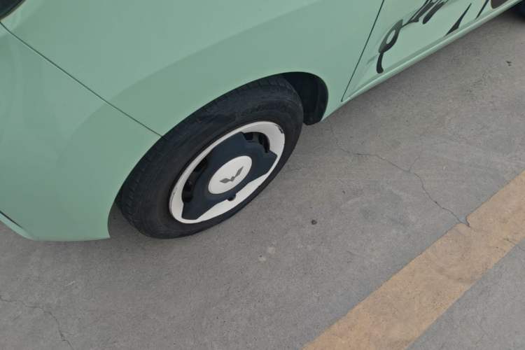 Used Wuling Hongguang MINIEV 2021 Macaron Premium Model – Lithium Iron Phosphate Left Front Wheel Hub