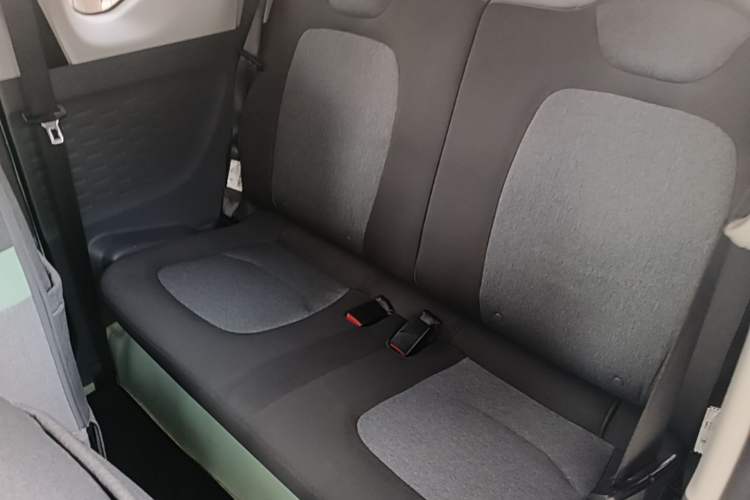 Used Wuling Hongguang MINIEV 2021 Macaron Fashion Model Lithium Iron Phosphate Left Rear Seat