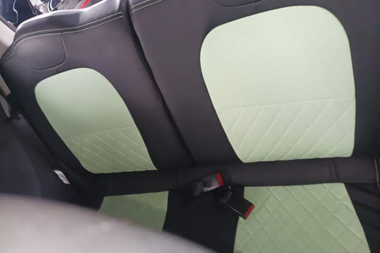 Used Wuling Hongguang MINIEV 2021 Macaron Sandwich Model 170 km Lithium Iron Phosphate Left Rear Seat