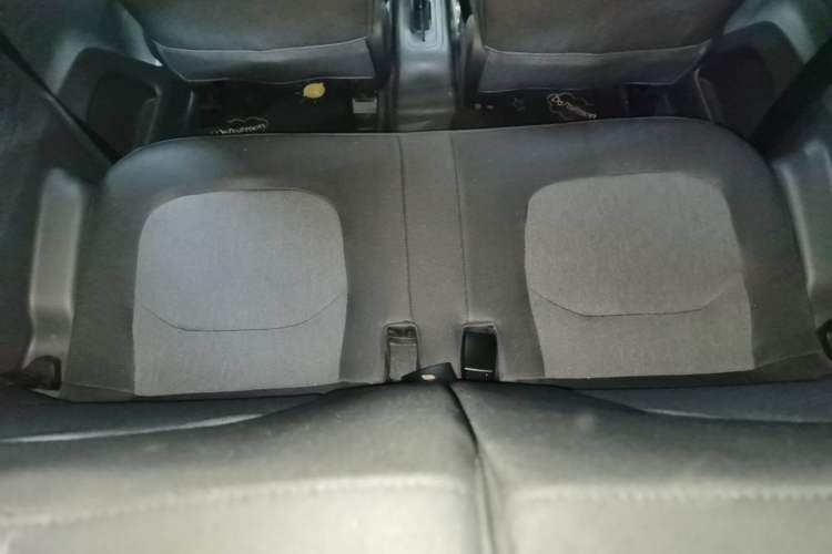 Used Wuling Hongguang MINIEV 2021 Macaron Sandwich Model 170 km Lithium Iron Phosphate Left Rear Seat