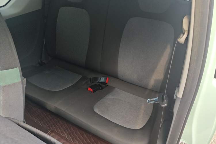 Used Wuling Hongguang MINIEV 2021 Macaron Sandwich Model 120 km Lithium NMC Left Rear Seat
