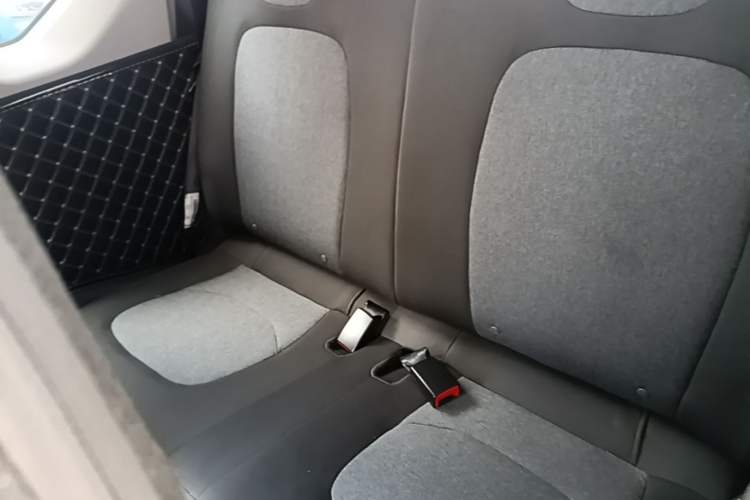 Used Wuling Hongguang MINIEV 2021 Macaron Sandwich Model 170 km Lithium Iron Phosphate Left Rear Seat