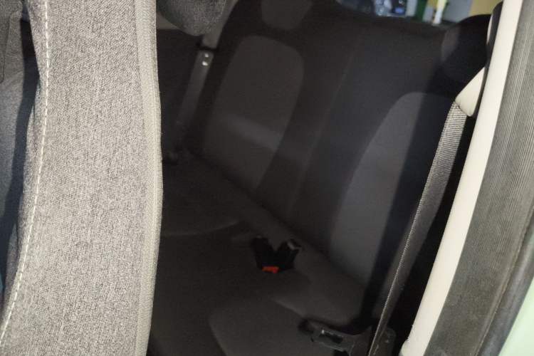 Used Wuling Hongguang MINIEV 2021 Macaron Premium Model – Lithium-NMC Left Rear Seat
