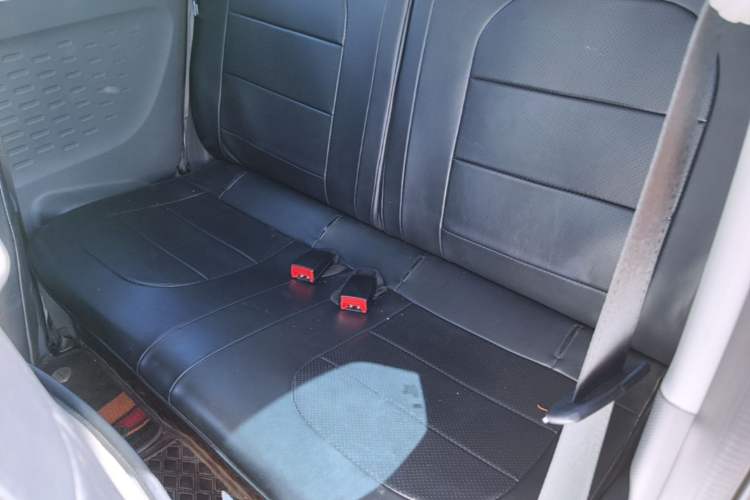 Used Wuling Hongguang MINIEV 2021 Macaron Sandwich Model 120 km Lithium Iron Phosphate Left Rear Seat