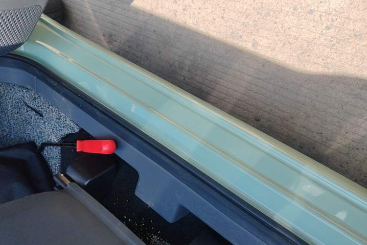 Used Wuling Hongguang MINIEV 2021 Macaron Premium Model – Lithium Iron Phosphate Left Side Sill