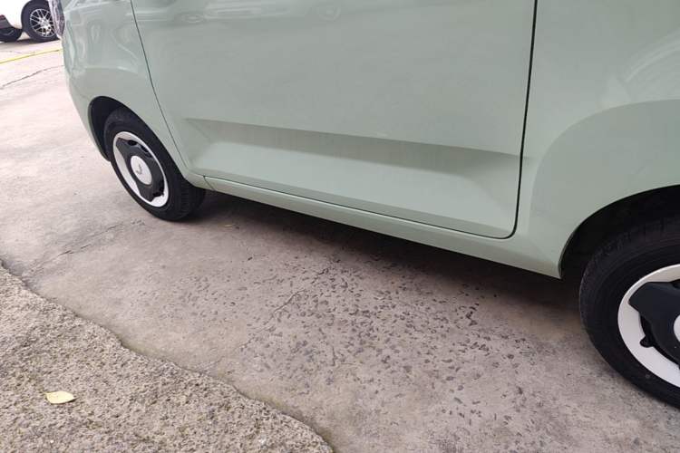 Used Wuling Hongguang MINIEV 2021 Macaron Sandwich Model 170 km Lithium Iron Phosphate Left Side Sill