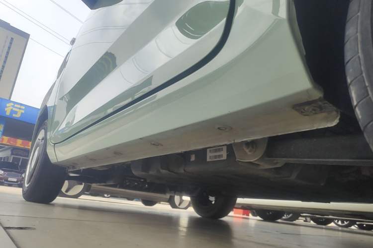 Used Wuling Hongguang MINIEV 2021 Macaron Premium Model – Lithium-NMC Left Side Sill