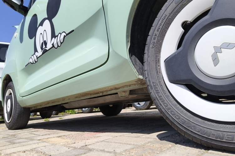 Used Wuling Hongguang MINIEV 2021 Macaron Sandwich Model 120 km Lithium Iron Phosphate Left Side Sill