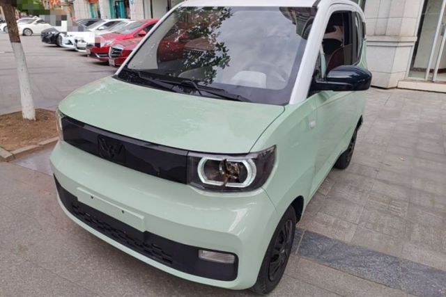 Used Wuling Hongguang MINIEV 2021 Macaron Sandwich Model 120 km Lithium Iron Phosphate
