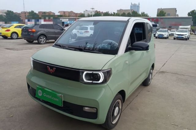Used Wuling Hongguang MINIEV 2021 Macaron Sandwich Model 120 km Lithium Iron Phosphate