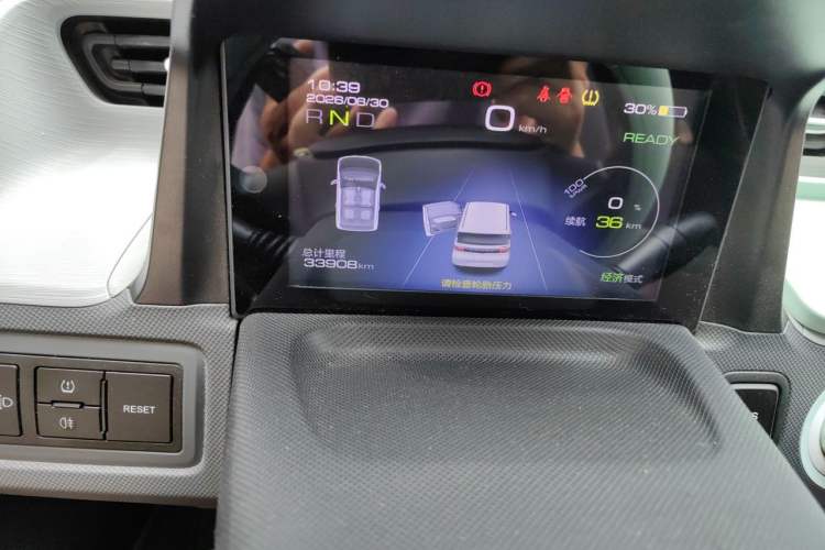 Used Wuling Hongguang MINIEV 2021 Macaron Fashion Model Lithium Iron Phosphate Odometer Close Up