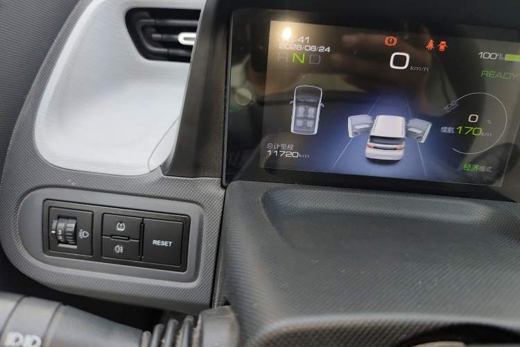 Used Wuling Hongguang MINIEV 2021 Macaron Premium Model – Lithium-NMC Odometer Close Up