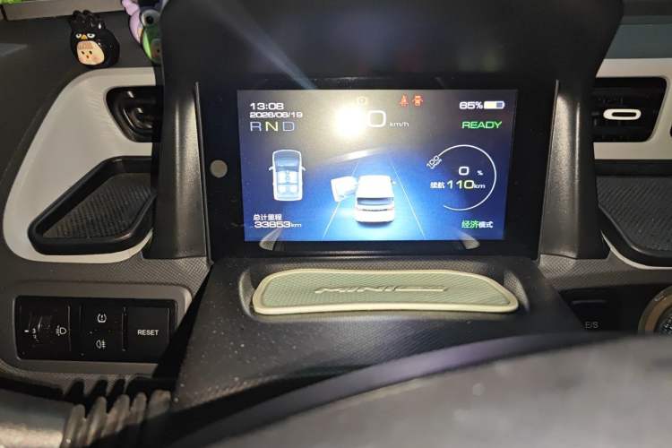 Used Wuling Hongguang MINIEV 2021 Macaron Premium Model – Lithium Iron Phosphate Odometer Close Up