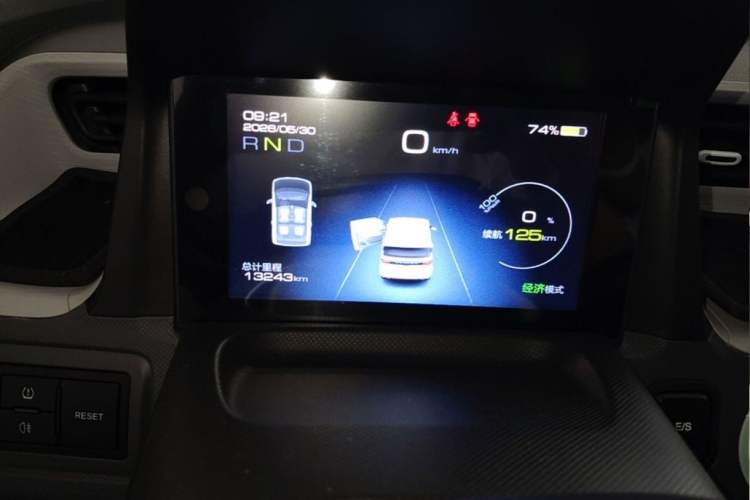 Used Wuling Hongguang MINIEV 2021 Macaron Premium Model – Lithium Iron Phosphate Odometer Close Up