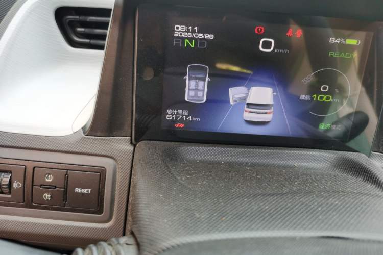 Used Wuling Hongguang MINIEV 2021 Macaron Fashion Model Lithium Iron Phosphate Odometer Close Up