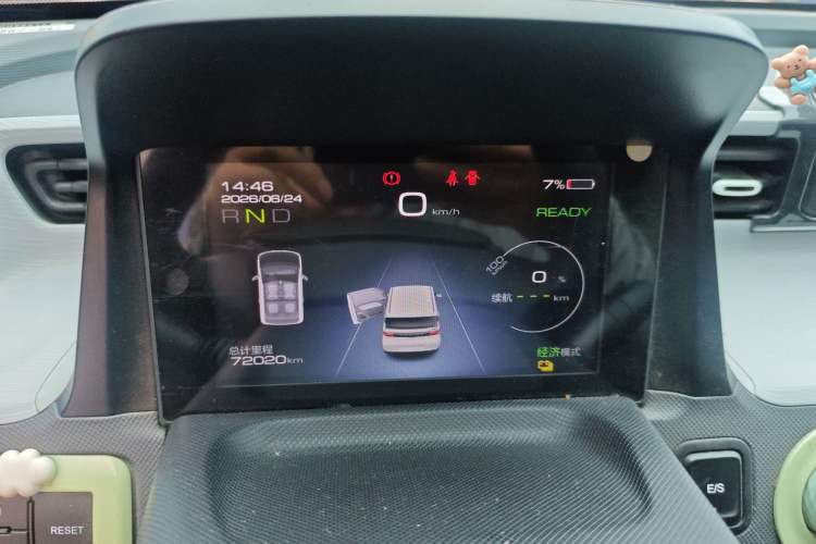 Used Wuling Hongguang MINIEV 2021 Macaron Fashion Model Lithium Iron Phosphate Odometer Close Up