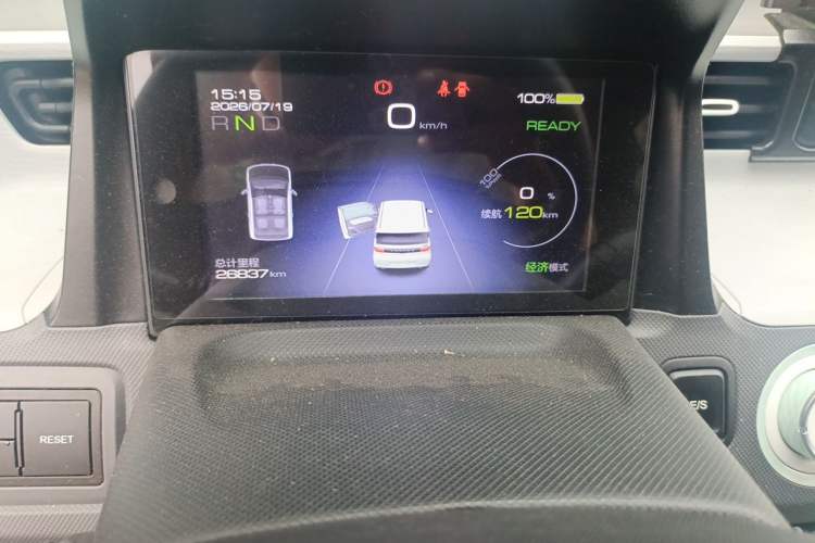 Used Wuling Hongguang MINIEV 2021 Macaron Fashion Model Lithium Iron Phosphate Odometer Close Up