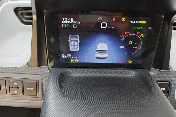Used Wuling Hongguang MINIEV 2021 Macaron Sandwich Model 170 km Lithium Ternary Odometer Close Up