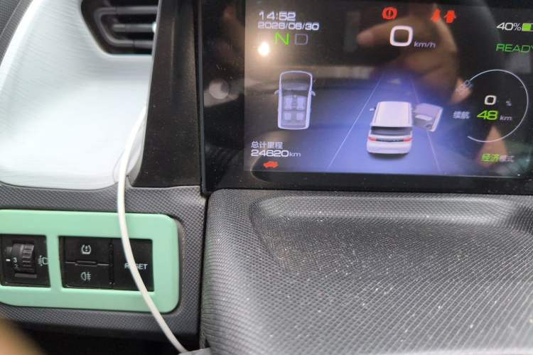 Used Wuling Hongguang MINIEV 2021 Macaron Fashion Edition Lithium-Ion Battery Odometer Close Up