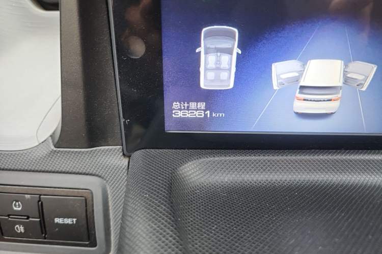 Used Wuling Hongguang MINIEV 2021 Macaron Premium Model – Lithium-NMC Odometer Close Up